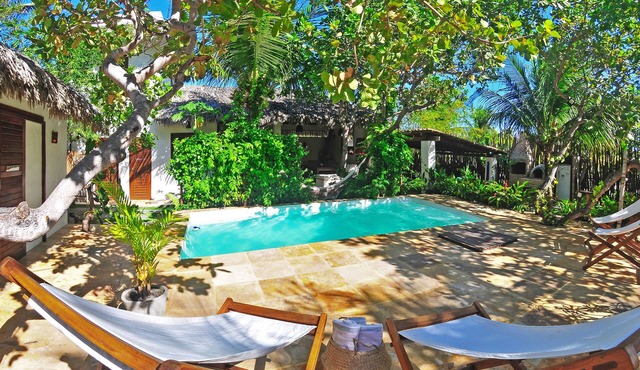Beautiful garden beach house - Castelo do Vento, Prea, Brazil.