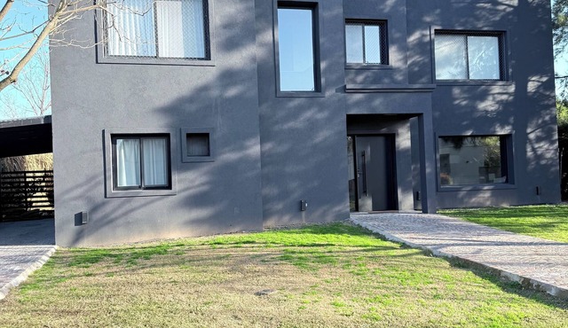 Beautiful house in Talar del Lago 2 Neighborhood