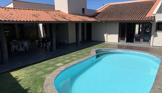 Beautiful house with 4 suites, swimming pool and barbecue area.