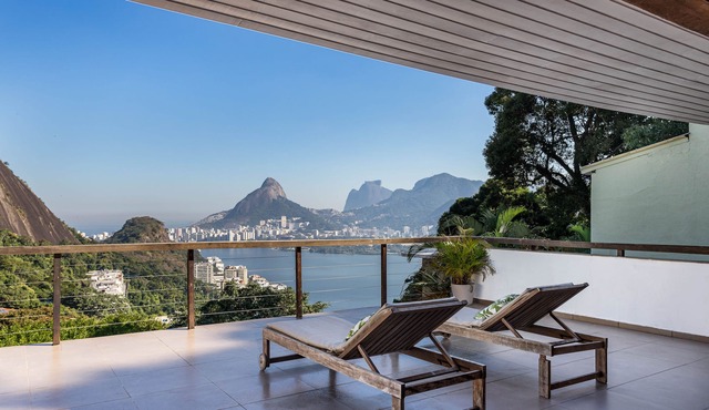 Beautiful mansion in Lagoa with swimming pool