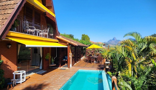 Beautiful mountain house with 4 bedrooms, a/c, heated pool in Itaipava, Petrópolis