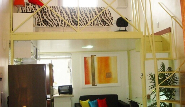 Beautiful Studio Steps from the Cinelandia Metro and VLT, WiFi, Air Cond, TV, etc.