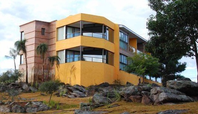 Beautiful studio unit at resort, sleeps 2 in Córdoba