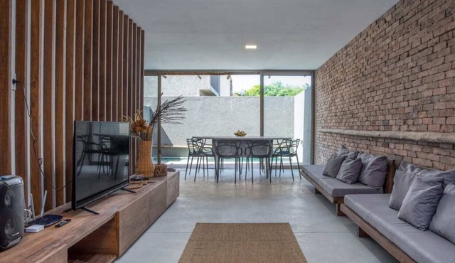 Bela casa com piscina privativa, 5 min da praia