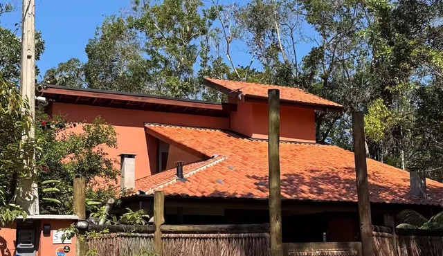 Between the forest and the sea, your refuge in Itamambuca.