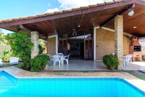 BH4 · BH4: CASA COM PISCINA AO LADO DA PRAIA GRANDE