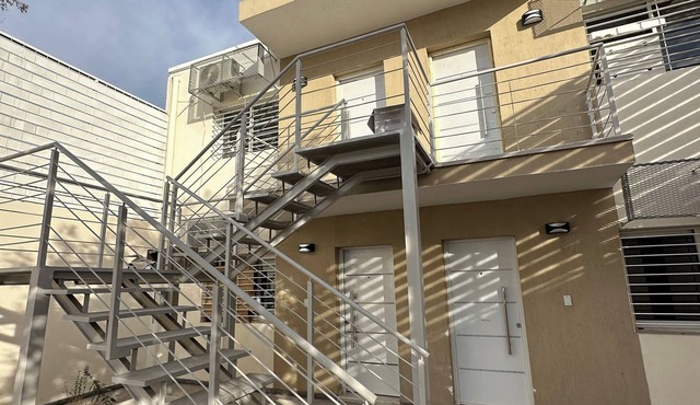¡Bienvenido a nuestros hermosos y nuevos apartamentos convenientemente ubicados!