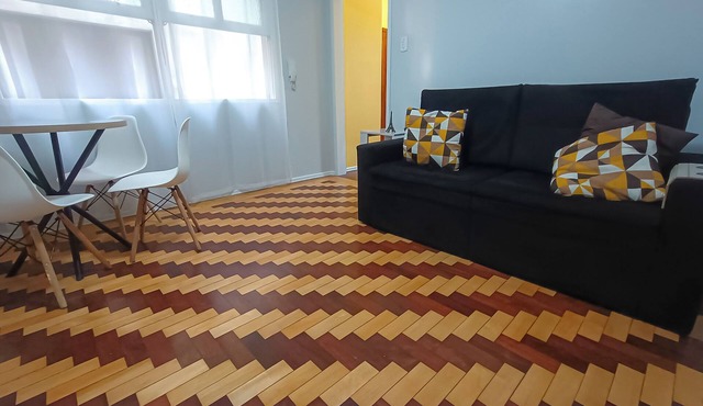 Cozy apartment, great location with garage