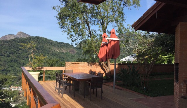 Magnificent Rio views in this unique large and cozy family home. Pets welcome.