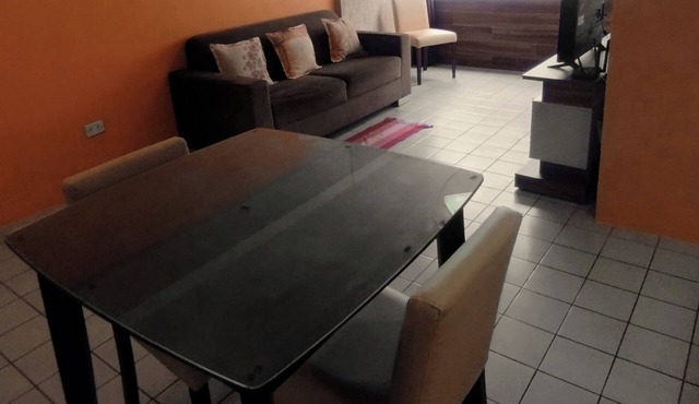 Apartamento completo a uma quadra da praia, localização próximo ao comércio.