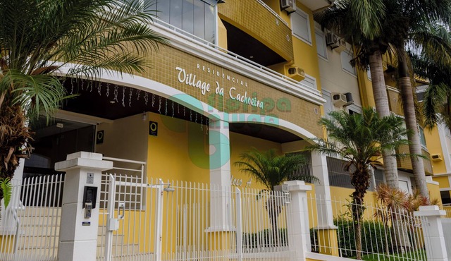 Season in Floripa! Modern and functional, one block from the beach