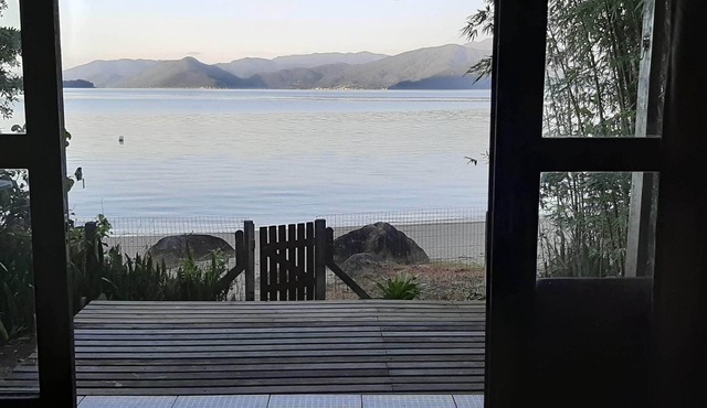 Delightful house on land with 5 beaches! Feet in the sand and peace!