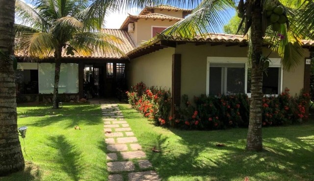 Casa 150m da Praia Rasa com infra total