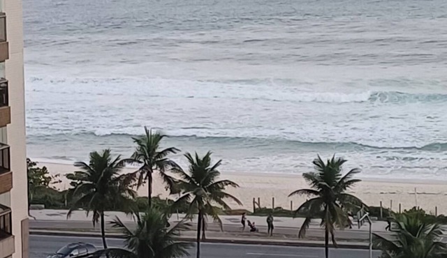 Bright 2-bedroom apartment with AC in pleasant Rio de Janeiro