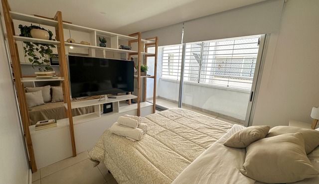 Bright studio apartment with balcony in Palermo