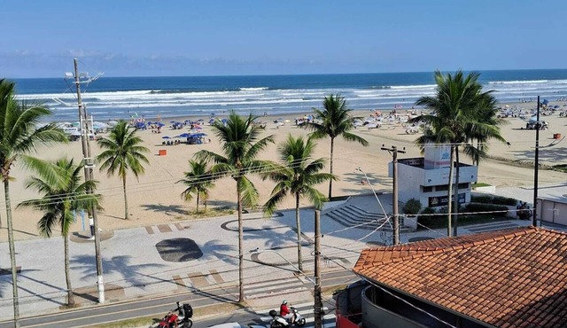 BUILDING FACING THE SEA IN PRAIA GRANDE-SP