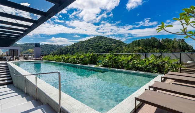 Building with swimming pool next to Balneário Shopping in BC - TSO