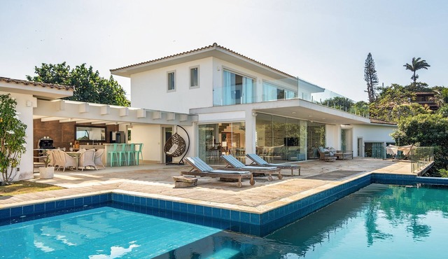 Bz 72! Sea View House with 5 suites and pool