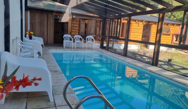Cabaña con Piscina Cubierta