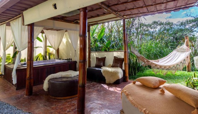 Cabana c Hidromassagem e Churrasqueira em Macacos