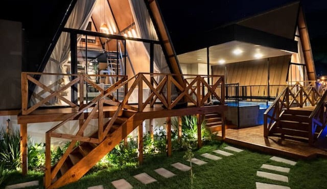 Cabana Country Romântica com Banheira & Piscina
