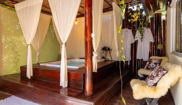 Cabana p/Casais c/Hidromassagem e Churrasqueira