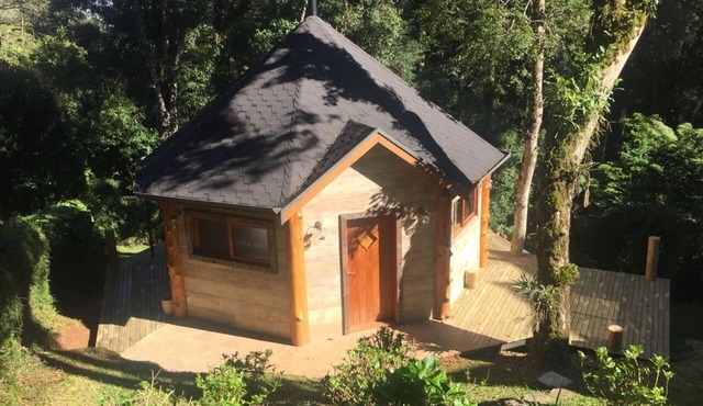 Cabana Romântica em Monte Verde. A 6 Minutos de Carro do Centro. Aceitamos Pets