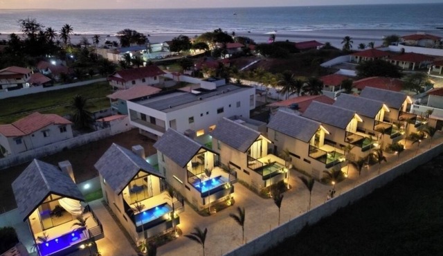 Cabin with pool at Farol Velho Beach