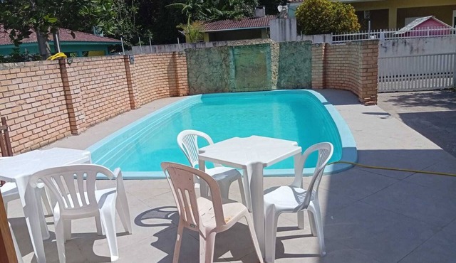 Calm House: House with pool, 5 minutes from Santinho Beach.