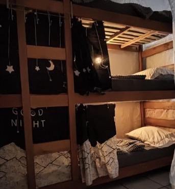 Cama Quarto Coletivo Hostel ou Quarto até 4 pessoas e Piscina Pousada Tijucas Lua Encantada
