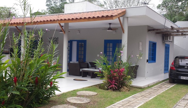 Camburi - Architect-Designed House with Swimming Pool