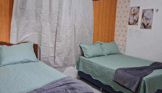 cantinho da Raq,um quarto SUÍTE com ar condicionado duas camas de casal perto doAeroporto, UEPA, Rodoviaria, magueirao, UFPA,parque ambiental,