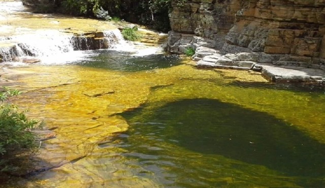 Capitol, canyons, waterfalls on the edge of the house and views of the Furnas dam and Paredao