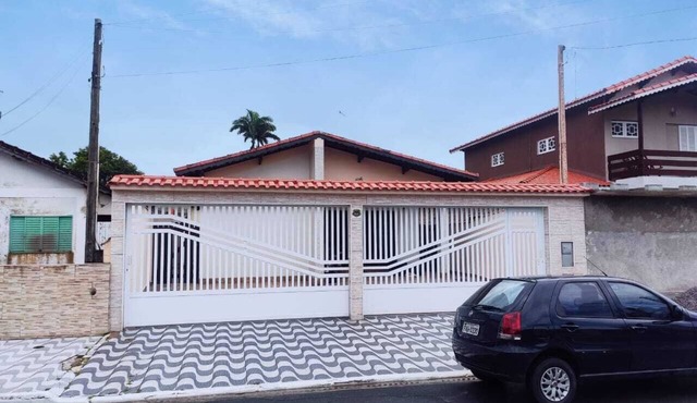 Casa 02 Dorm. a 50 mt da Praia, Acomoda até 10 Pessoas, Garagem 03 Carros
