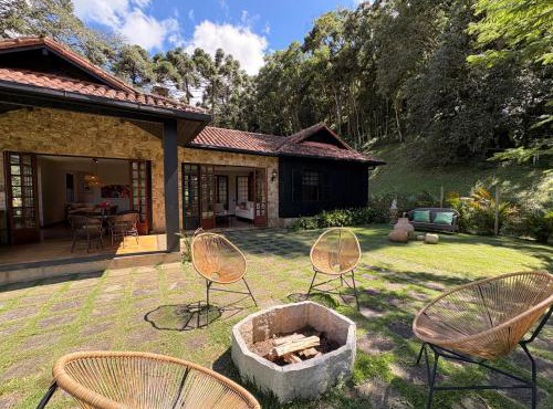 Casa 04 Vale Boa Vista - Casa Charmosa com 3 Suítes e Acesso à Área de Lazer Completa de Condomínio