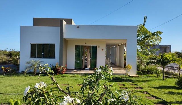 Casa 2/4 COM Piscina, Condomínio Fechado, Segurança, Próximo A Praia E Lagoa