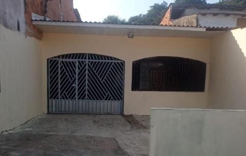 Casa 2 quartos em frente a praia na cidade mística de colares a 96 quilômetros de Belém do Pará