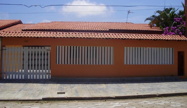 Casa 200m da praia 3 dorm. p/12 pessoas