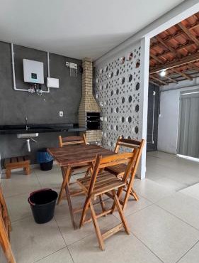 Casa 3 Quartos , Ar Condicionado e Área de Churrasco com Ducha