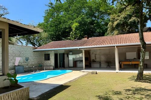 Casa 3Q com piscina e sinuca | 800m Enseada