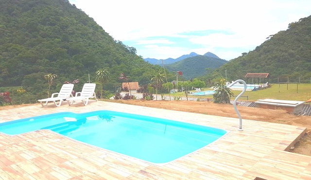 Casa 5 Suítes, Piscina e Churrasqueira Privativas em Teresópolis