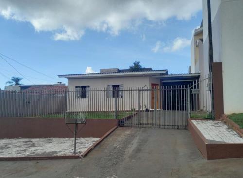 Casa a poucas quadras da br de acesso ao Show Rural