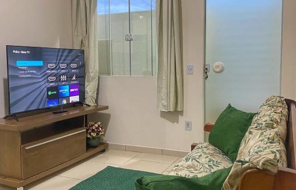 Casa aconchegante e charmosa à 6 min da Praia - Ar condicionado - WIFI 600MB - Netflix - Globoplay - Cozinha Completa