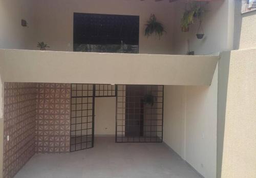 Casa Agradável, Arejada, Espaçosa, Perto de Tudo