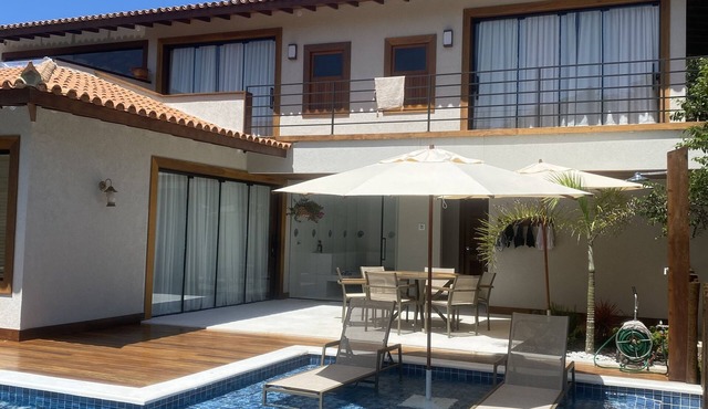 Casa Alto Padrão a 100 Metros da Praia Brava