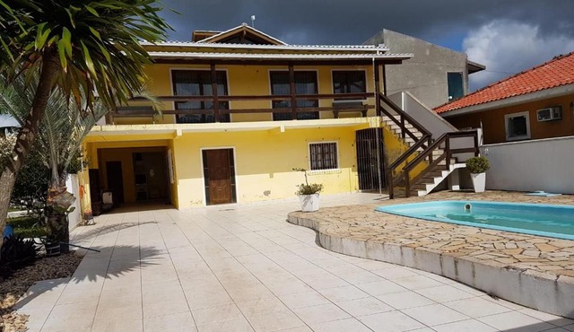Casa Amarela com Piscina