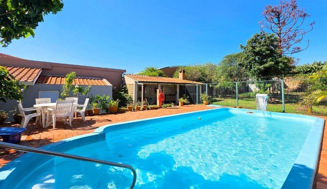 Casa Ampla 5 quartos área lazer TOP lado Paraguai