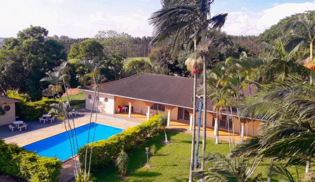 Casa Ampla com Varanda, Piscina, Vista Panorâmica por do Sol, Natureza!