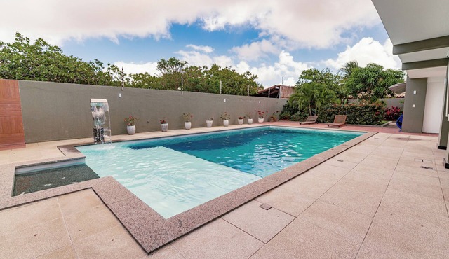 Casa Aruana, one block from the beach, with games and a large pool.