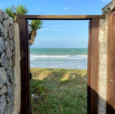 Casa Búzios pé na areia